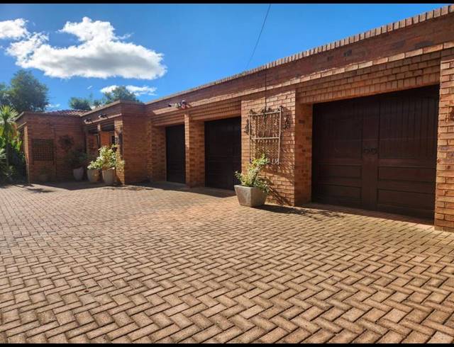 4 BEDROOM HOUSE FOR SALE IN GREENHILLS